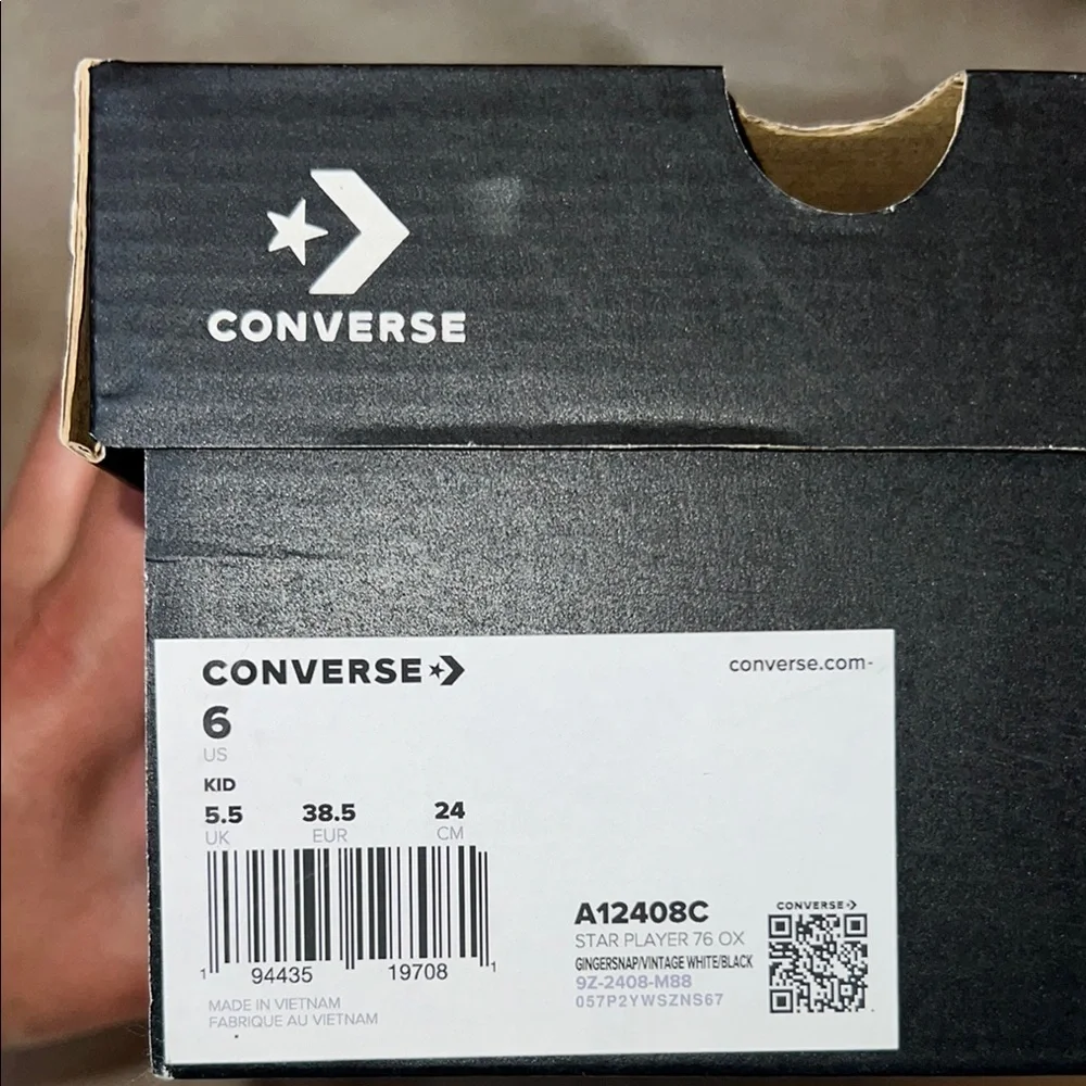 Converse Men's Brown Sneakers. Size 6‎